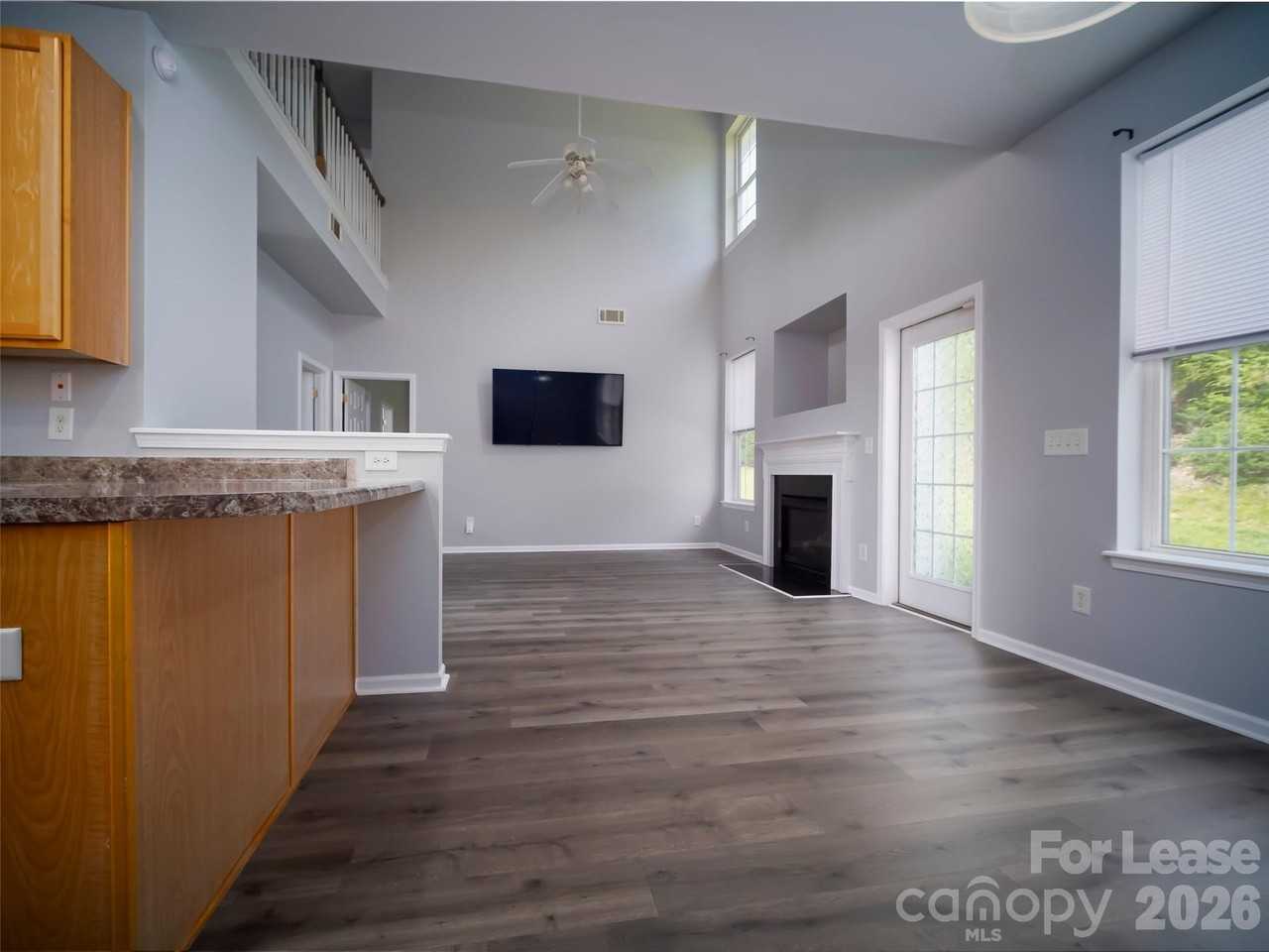 1030 Boxelder Ln - Photo 4 of 30