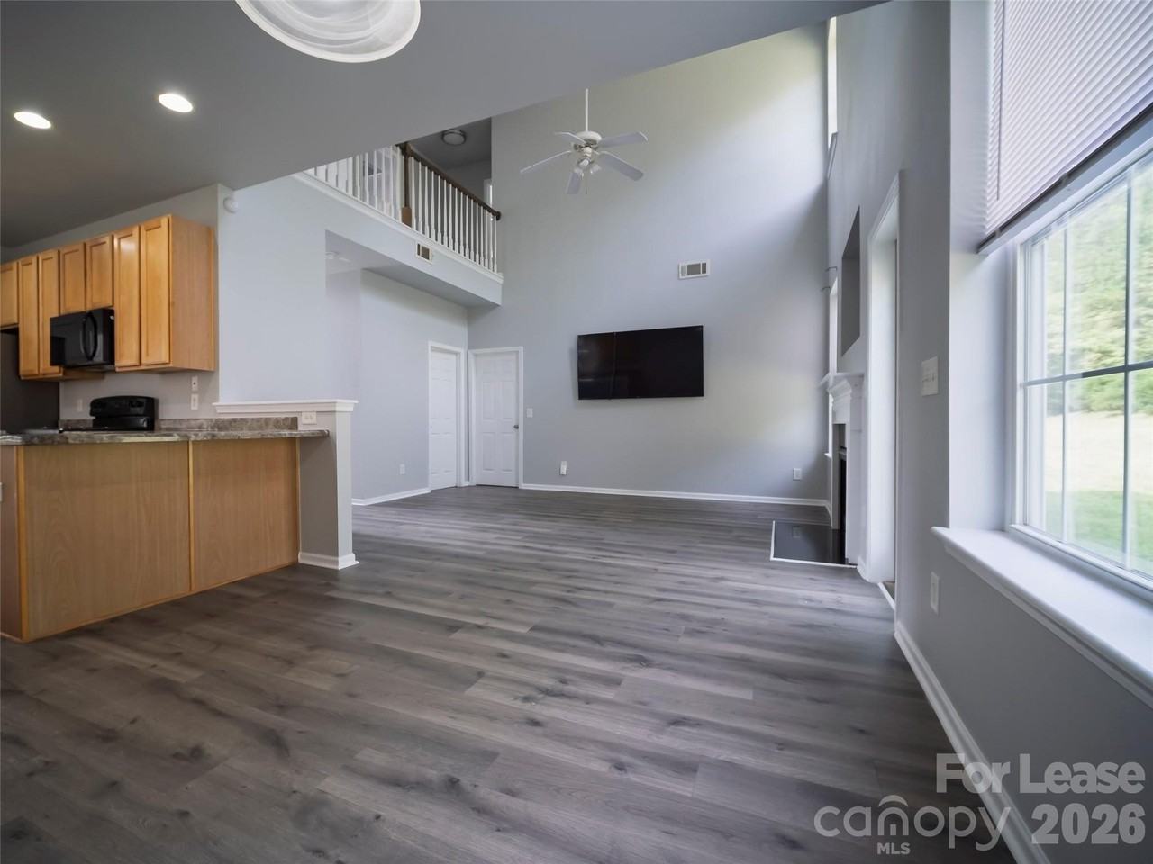 1030 Boxelder Ln - Photo 6 of 30