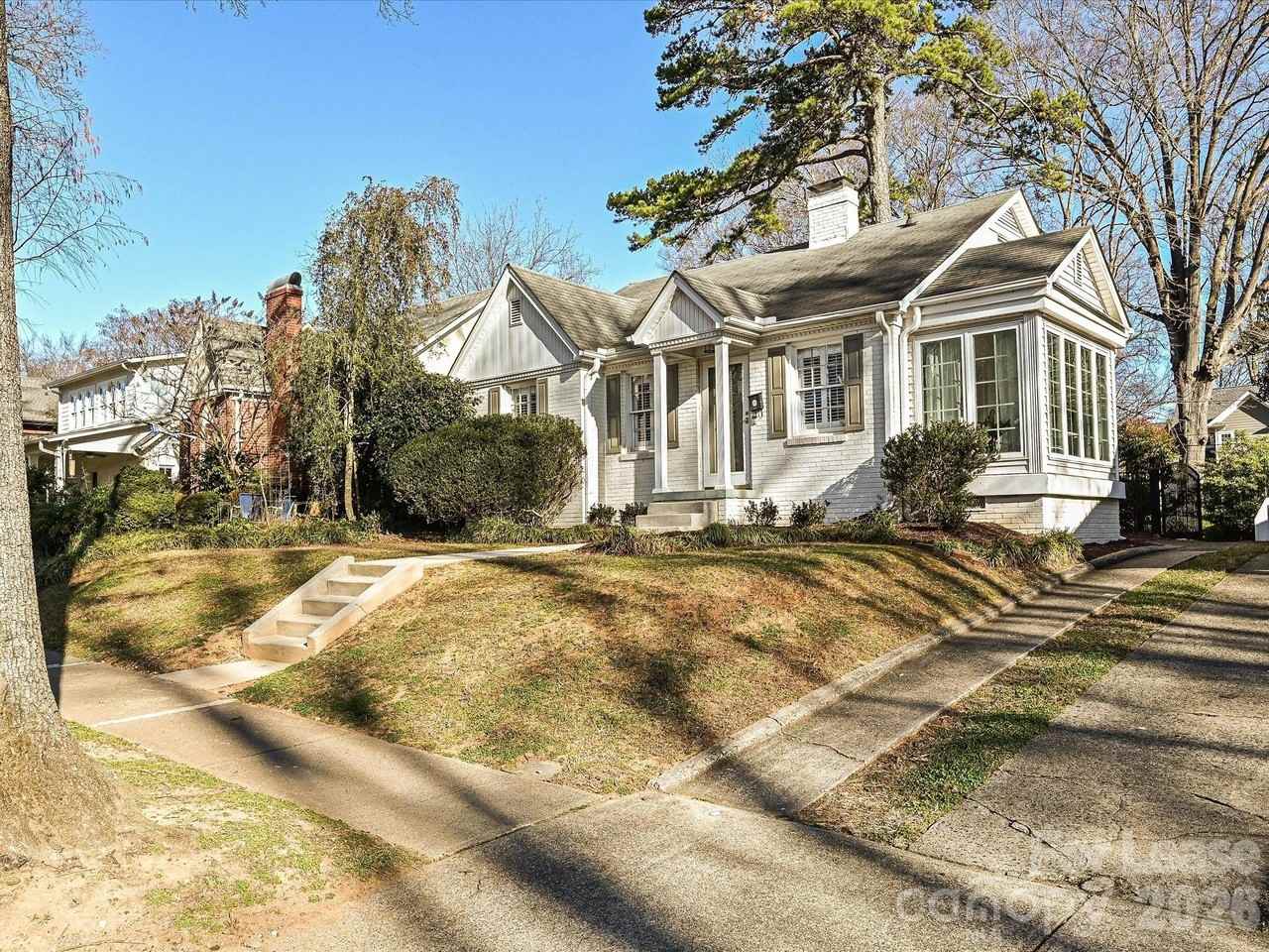 2331 Chesterfield Ave - Photo 2 of 24