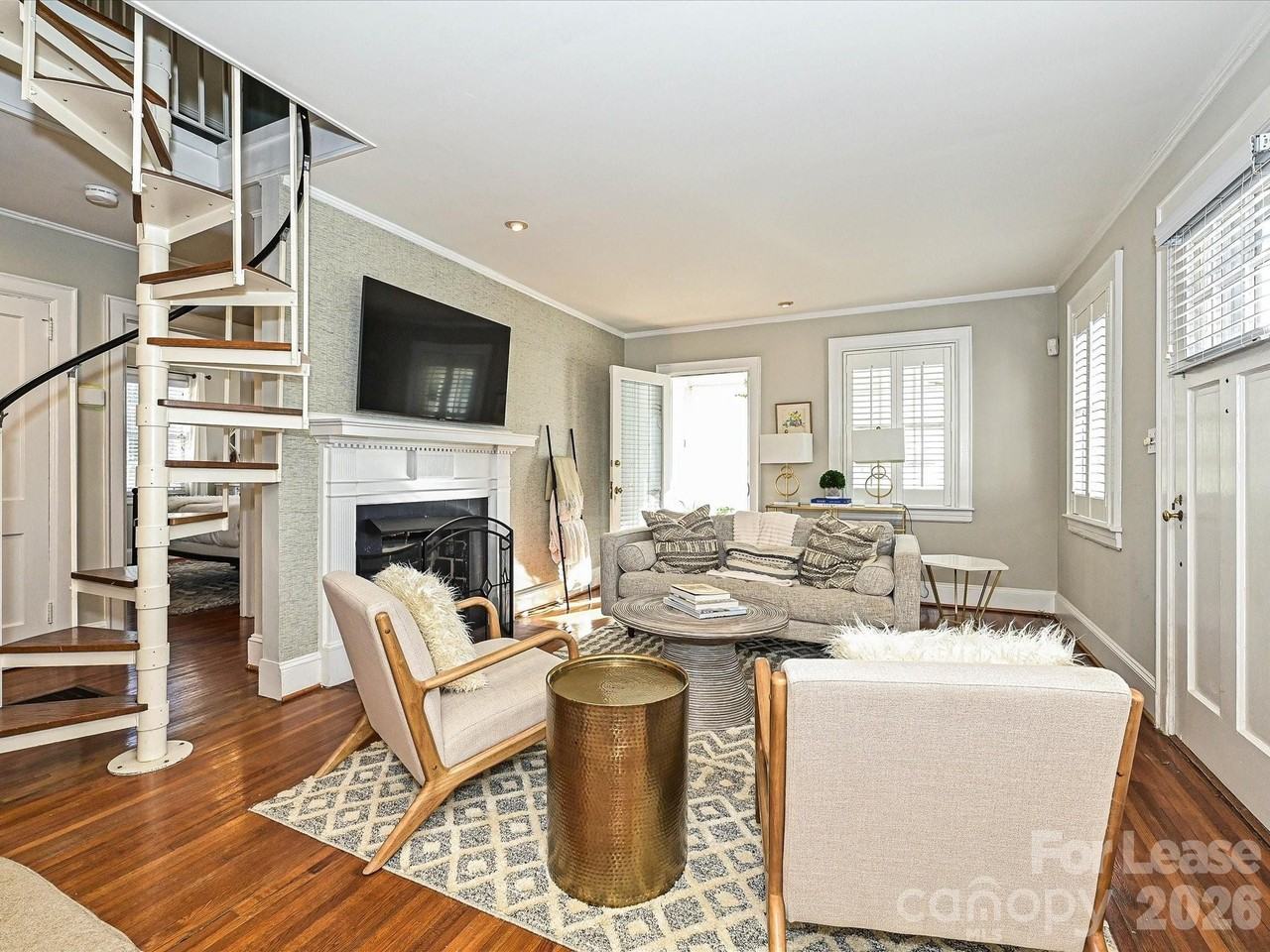 2331 Chesterfield Ave - Photo 3 of 24