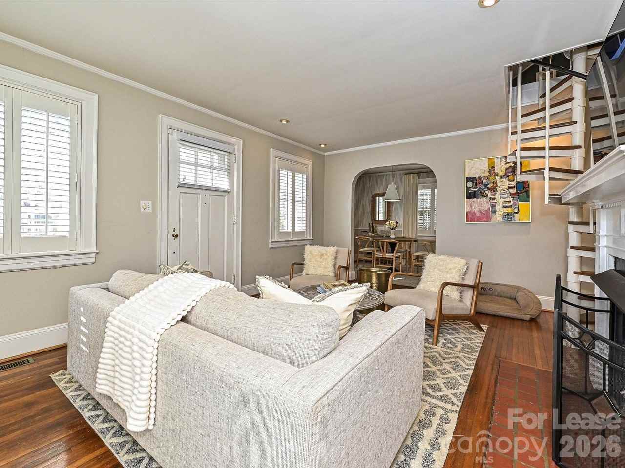 2331 Chesterfield Ave - Photo 5 of 24