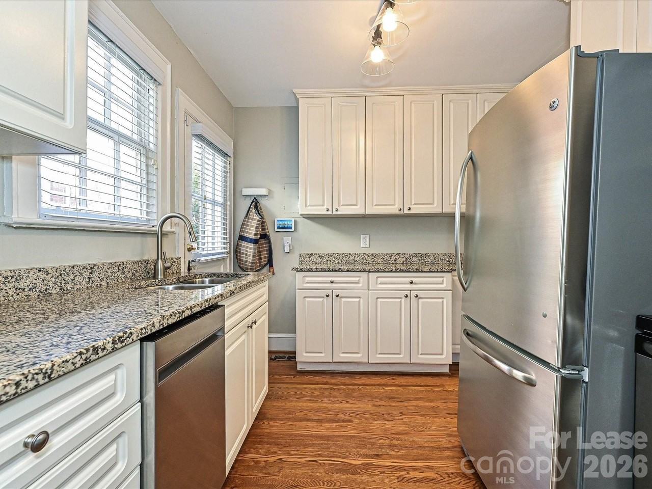 2331 Chesterfield Ave - Photo 7 of 24