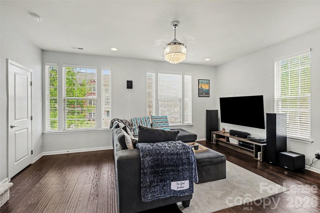 4011 Zilker Park Dr - Photo 4 of 20