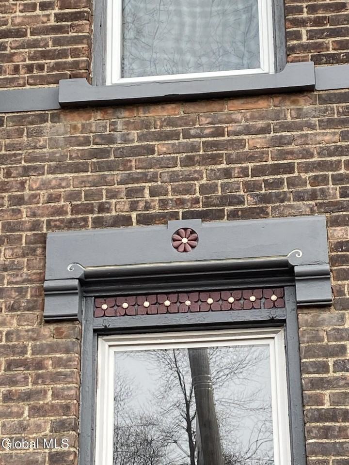 546 5th Ave Unit 1 - Photo 3 of 23