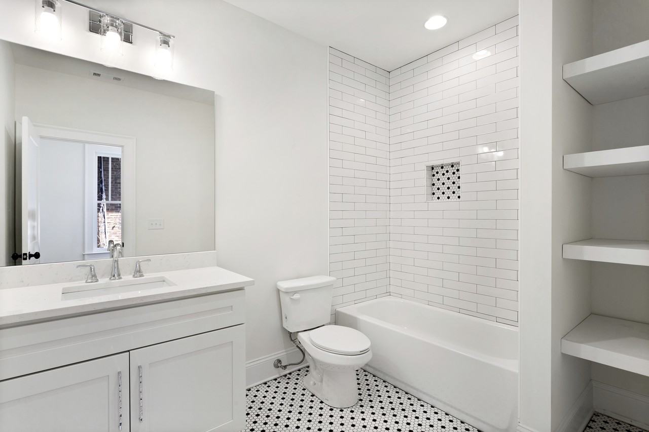 512 Ralph Mcgill Blvd Ne #4 - Photo 3 of 11