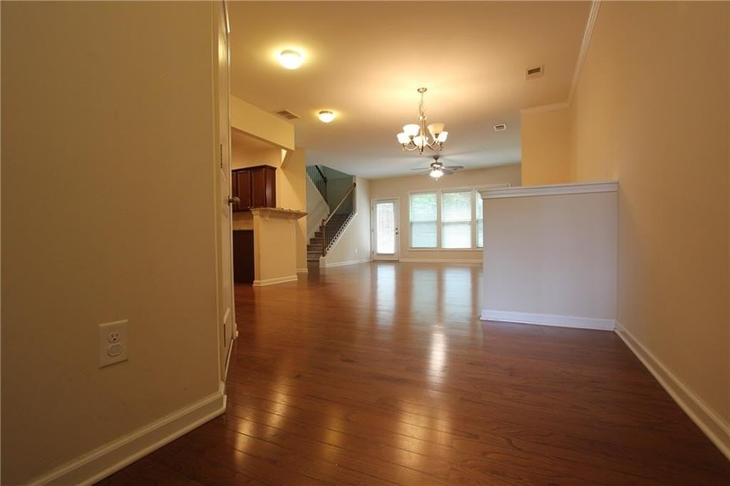 2132 Greencrest Cir - Photo 2 of 42