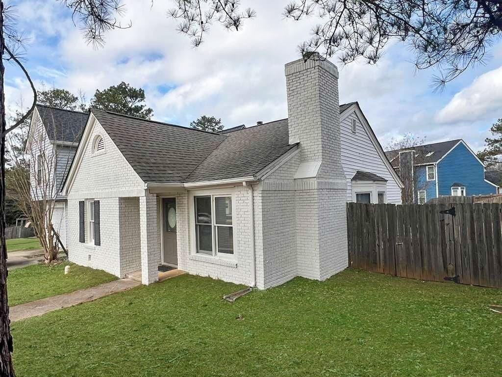 8034 S Bay Ct - Photo 3 of 17