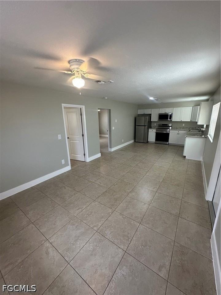 16920 Carmen Ave - Photo 3 of 15