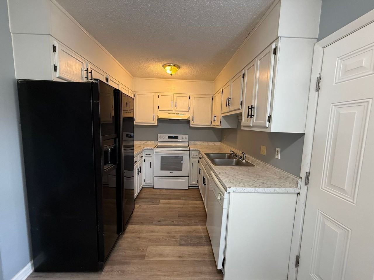 141 King George Ct - Photo 2 of 8