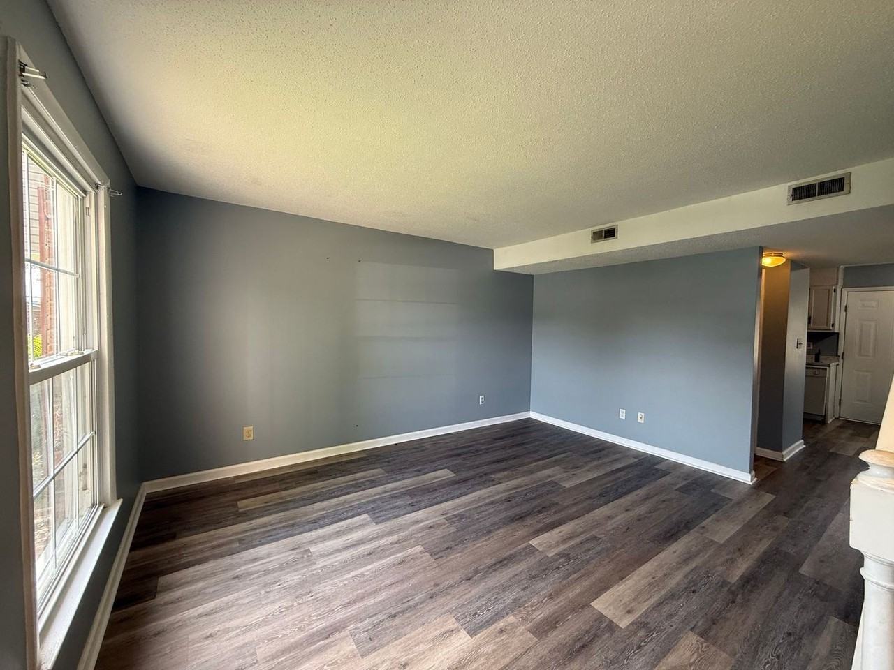 141 King George Ct - Photo 3 of 8