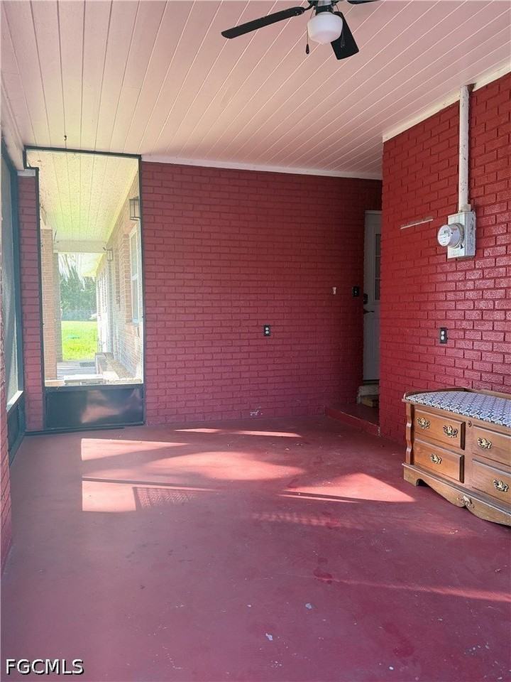 48 Harbor Cir - Photo 3 of 22