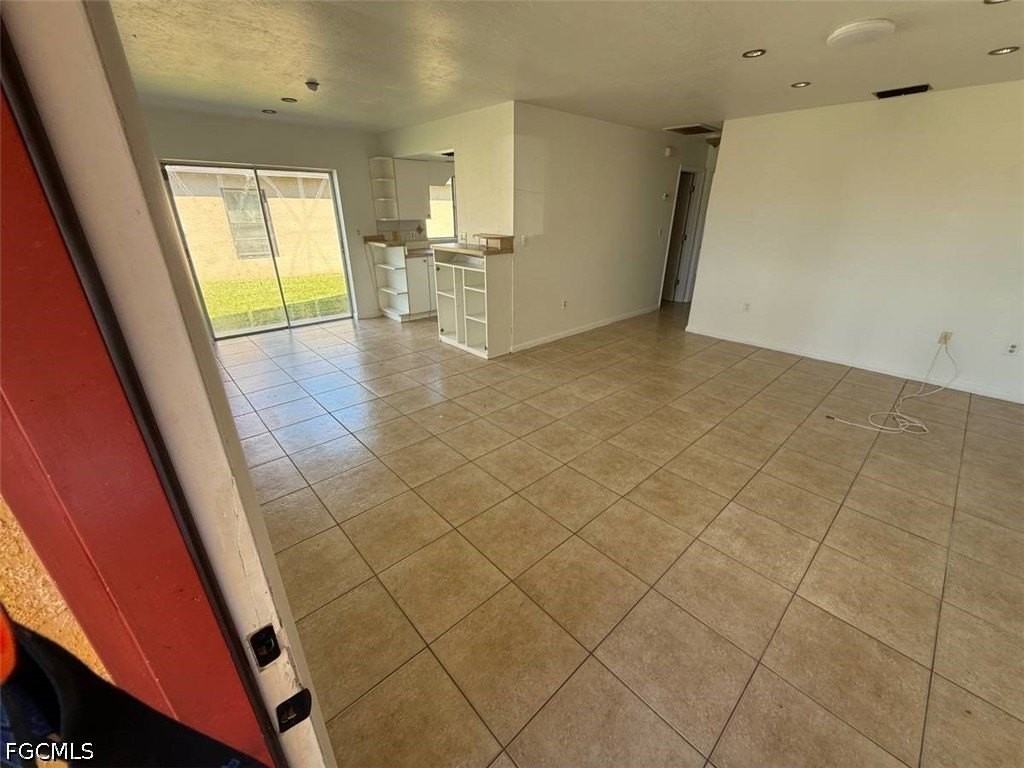 537 Se 6th Pl #B - Photo 2 of 16