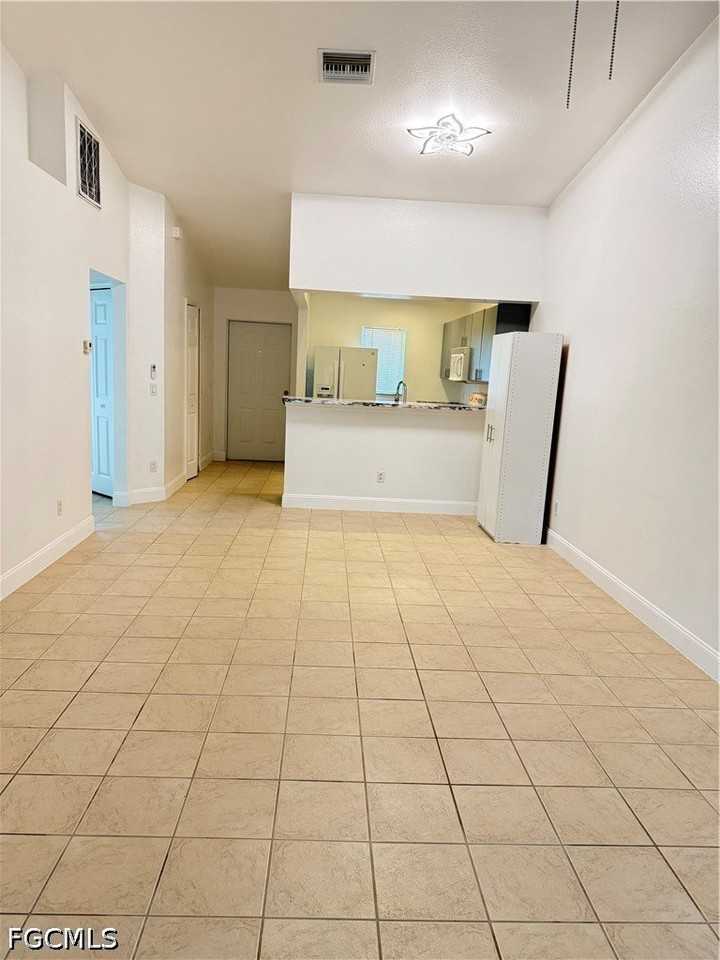 700 W 12th St - Photo 4 of 11