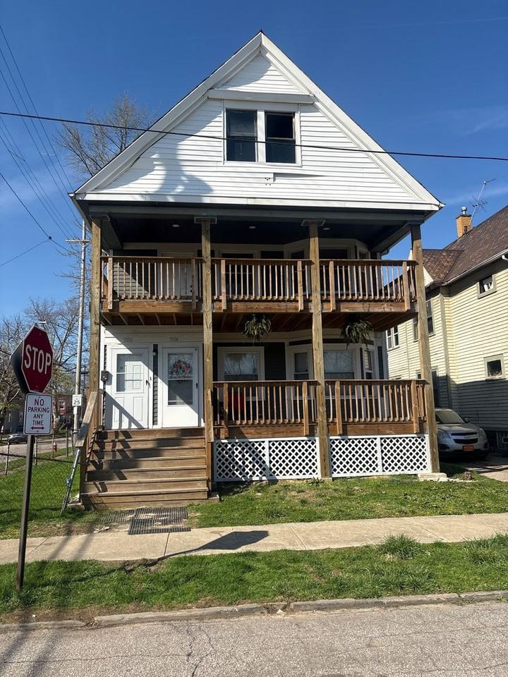 3104 Poe Ave