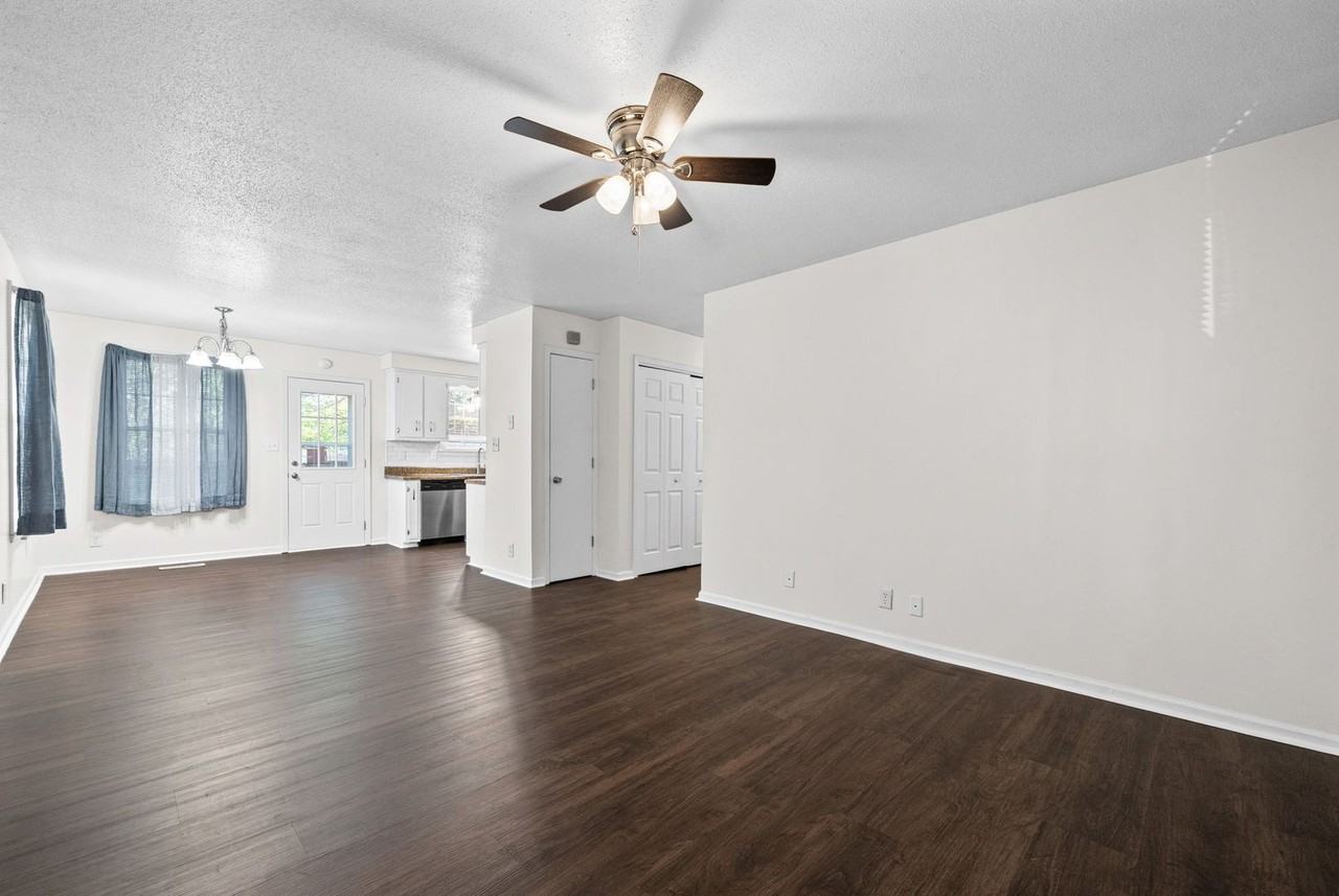 352 Woodale Dr - Photo 6 of 24