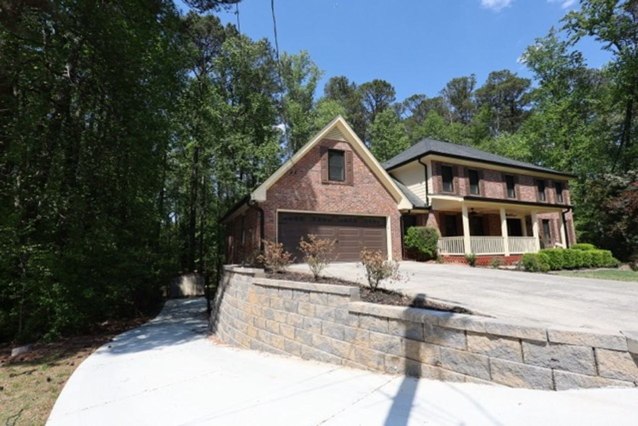 342 Regent Ct Sw - Photo 2 of 50