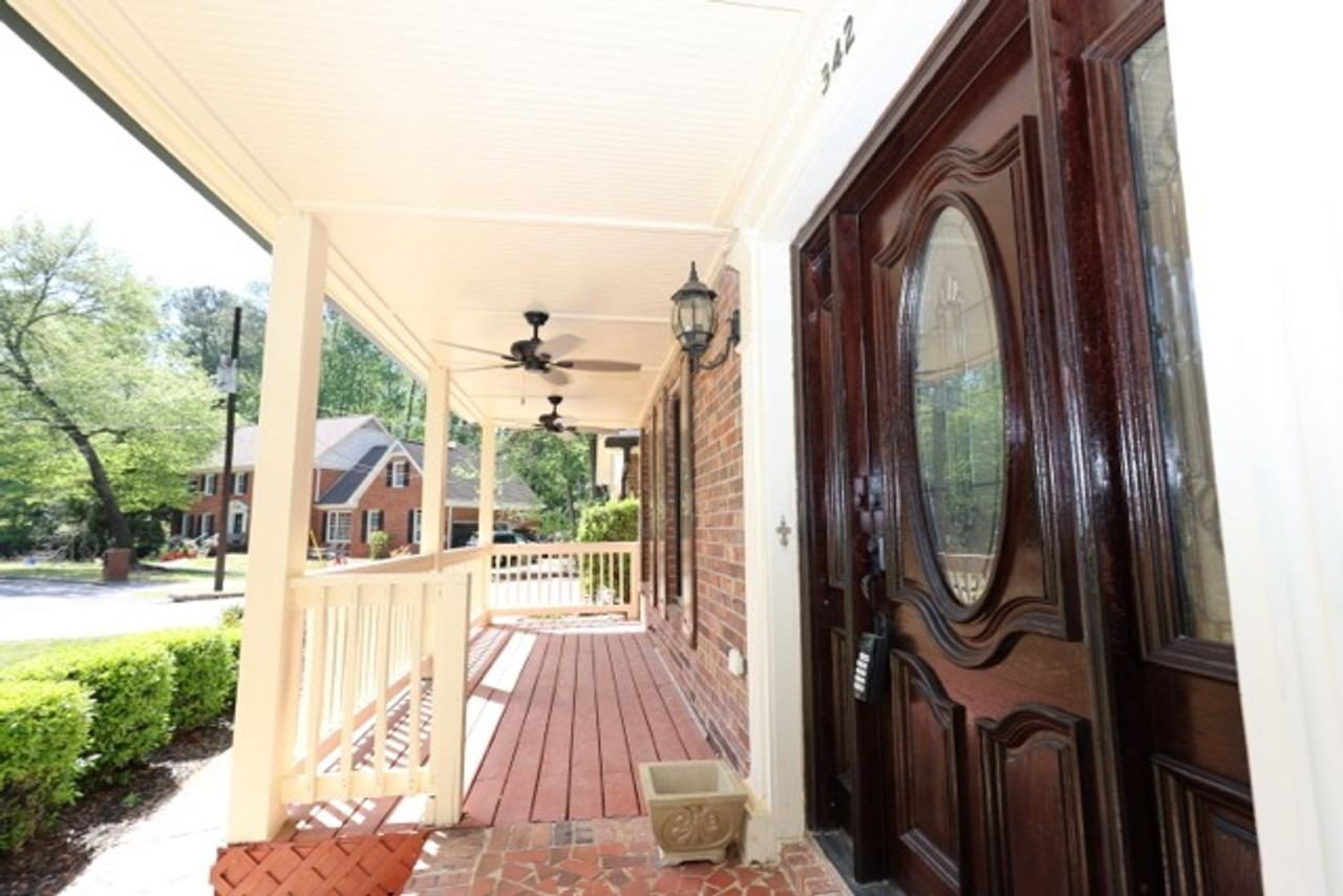 342 Regent Ct Sw - Photo 3 of 50