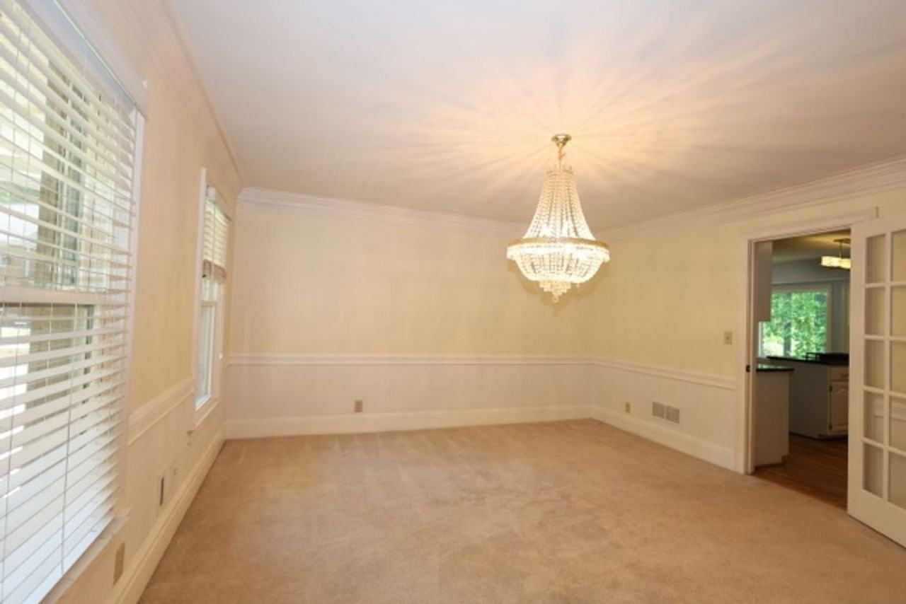 342 Regent Ct Sw - Photo 7 of 50