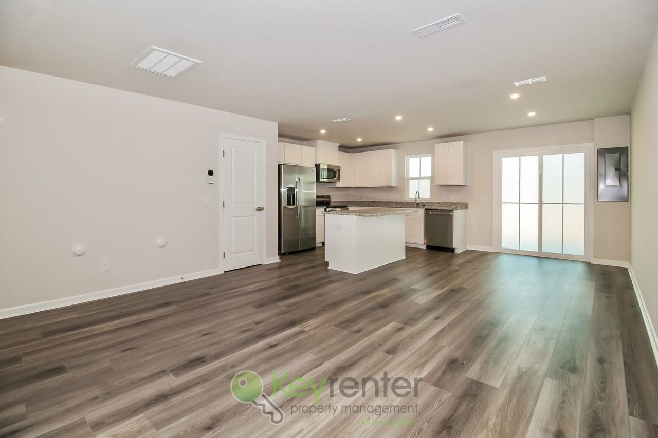 3198 Edgemead Cir Nw - Photo 4 of 17