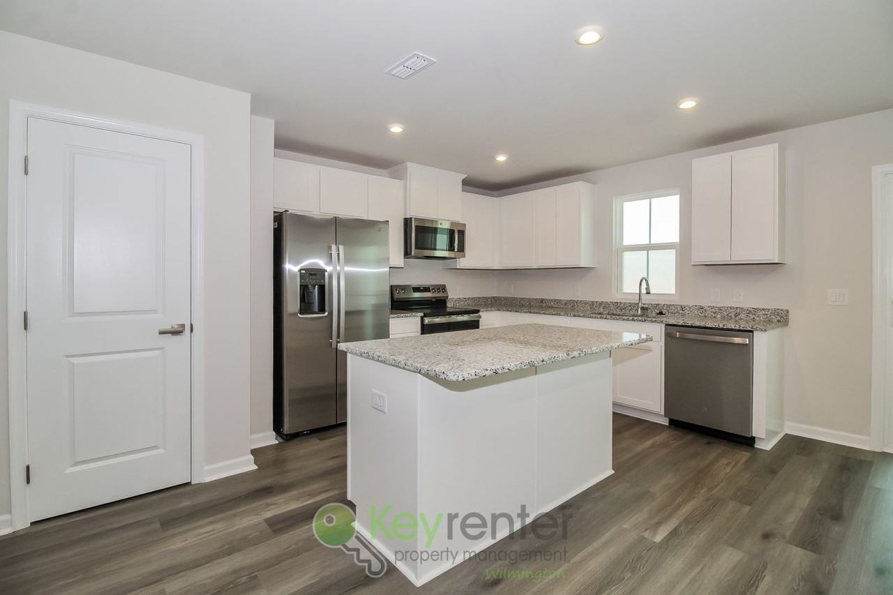 3198 Edgemead Cir Nw - Photo 7 of 17