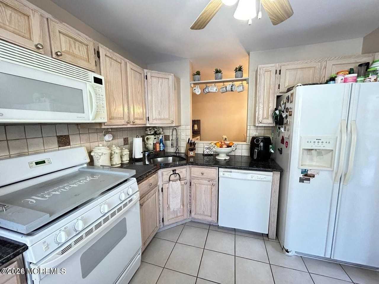 93 Heron Ct - Photo 2 of 13