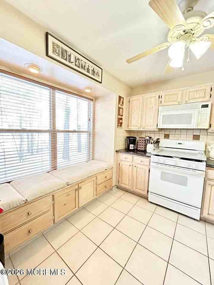 93 Heron Ct - Photo 3 of 13