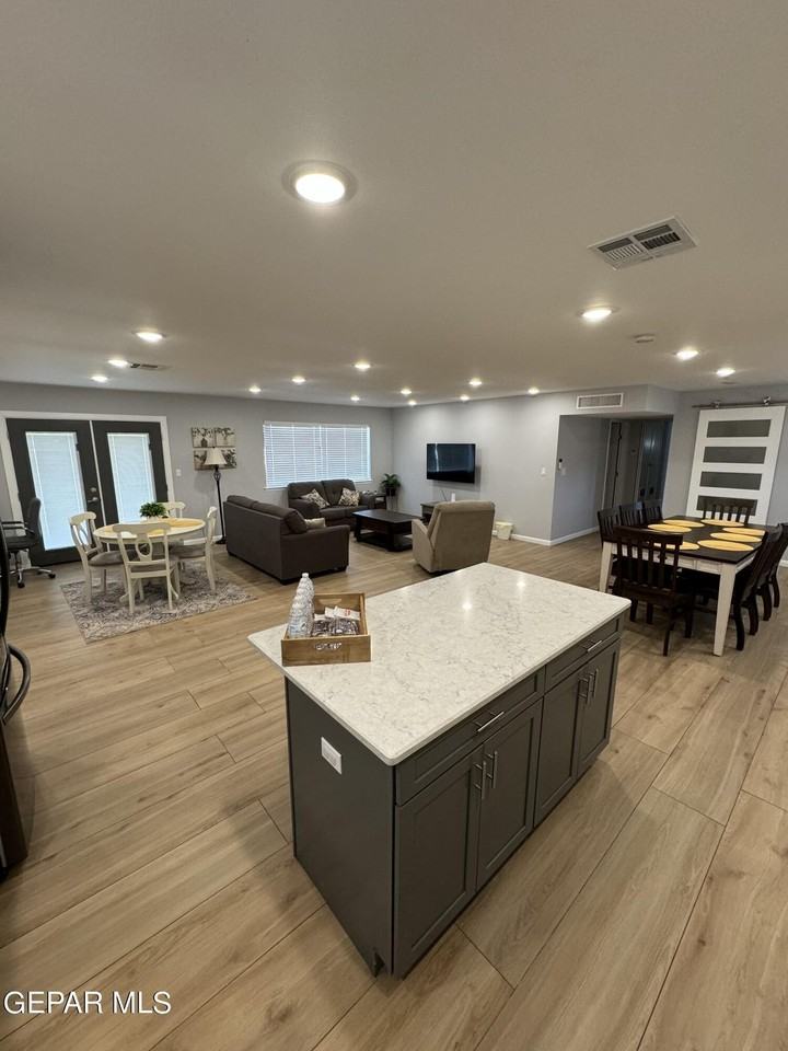 8701 Grover Dr - Photo 4 of 21