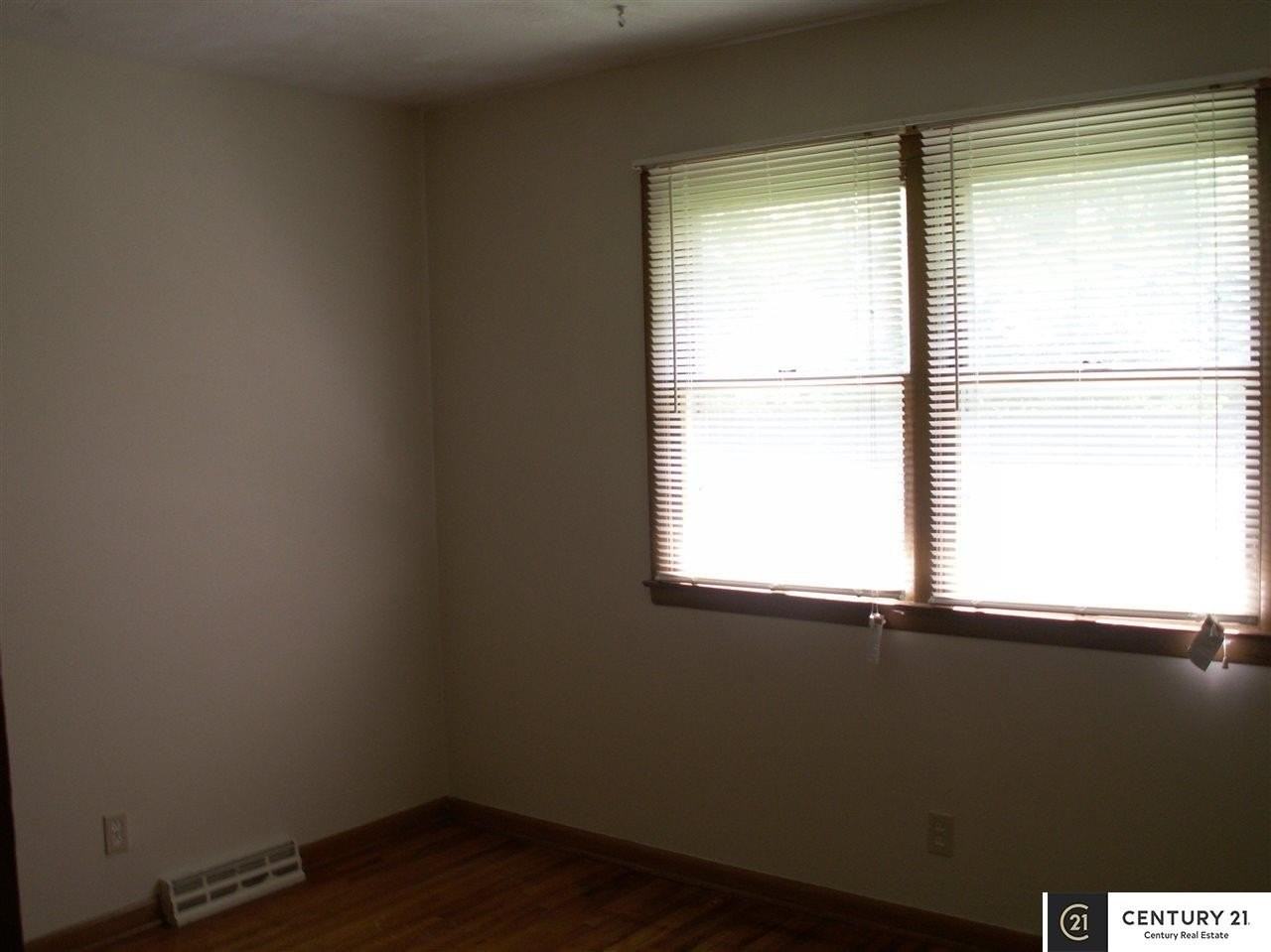 6825 Spaulding St - Photo 5 of 10