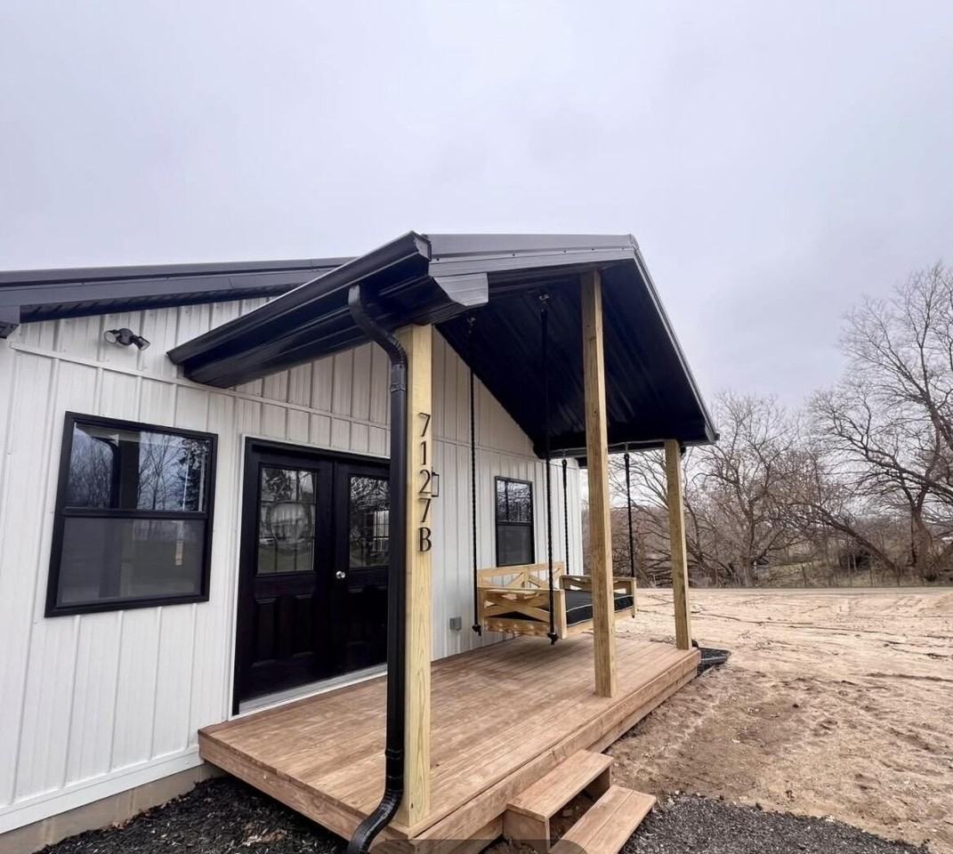 7127 Grand River Ave Unit A - Photo 4 of 11