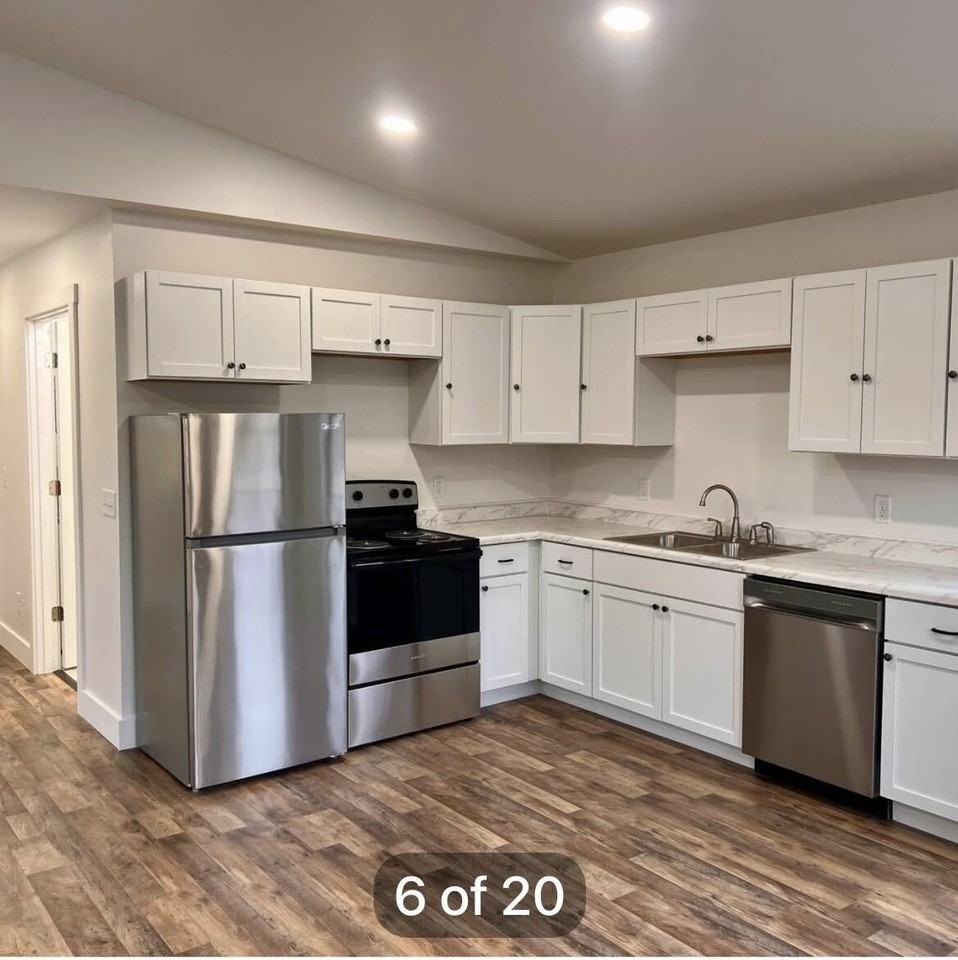 7127 Grand River Ave Unit A - Photo 5 of 11