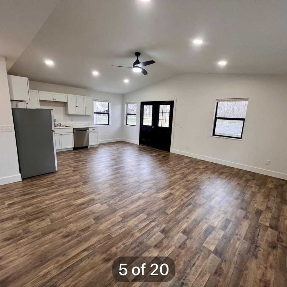 7127 Grand River Ave Unit A - Photo 6 of 11