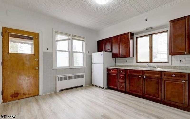 58 Westervelt Ave - Photo 2 of 14