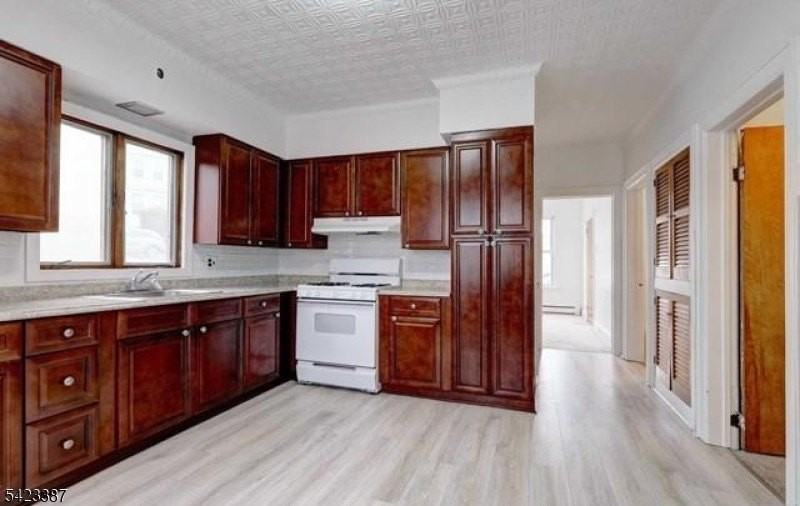 58 Westervelt Ave - Photo 3 of 14