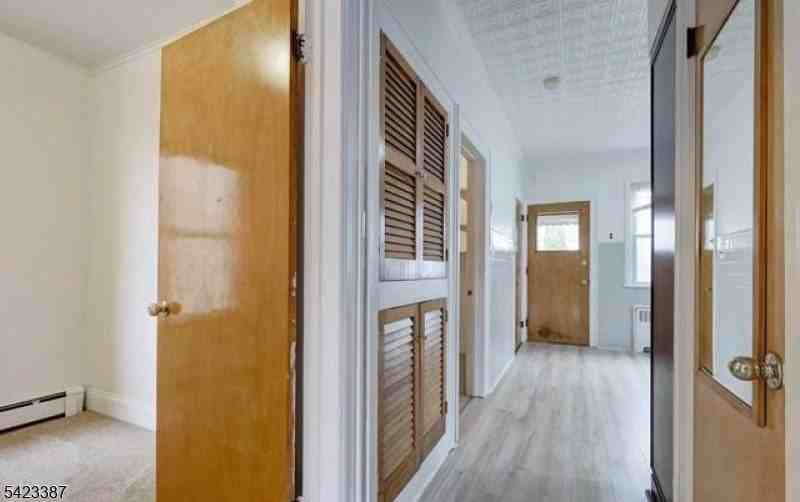 58 Westervelt Ave - Photo 4 of 14