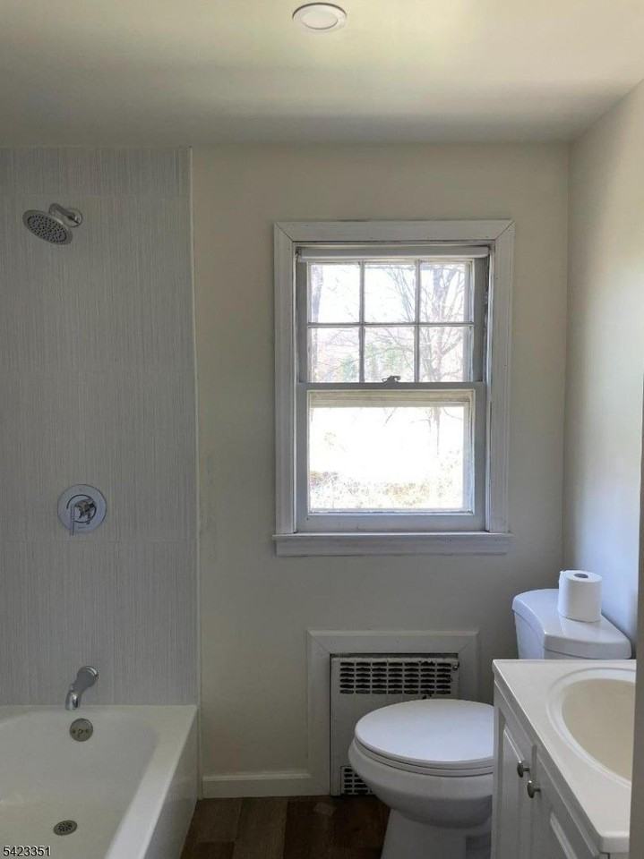 134 Chestnut St - Photo 3 of 9
