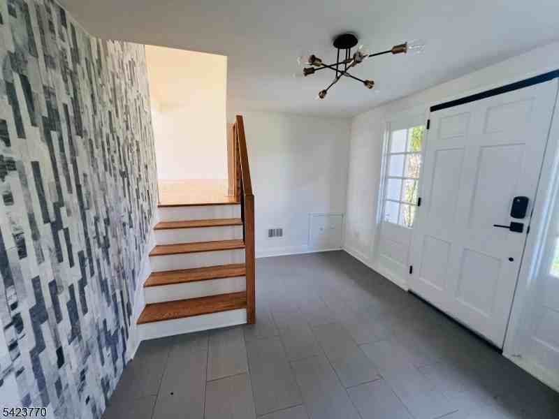 27 Meadowview Rd - Photo 3 of 29