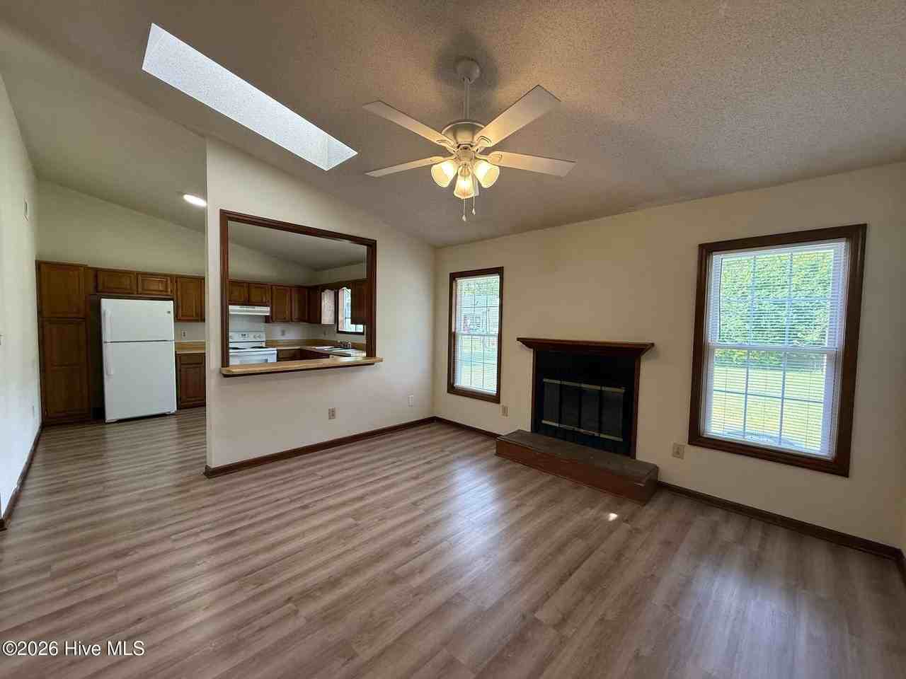 715 Pinewood Dr - Photo 3 of 10