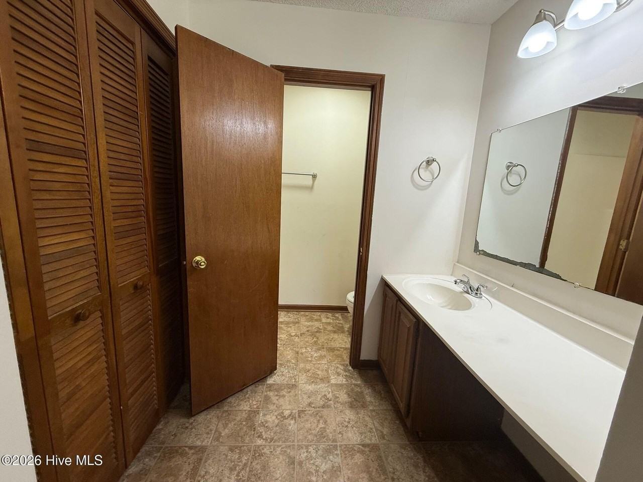 715 Pinewood Dr - Photo 7 of 10