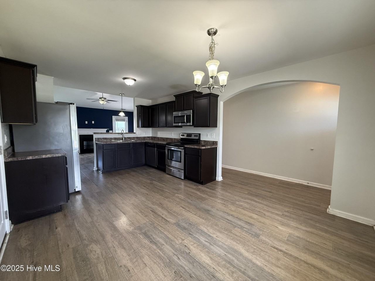 100 Stonewater Ln - Photo 2 of 32