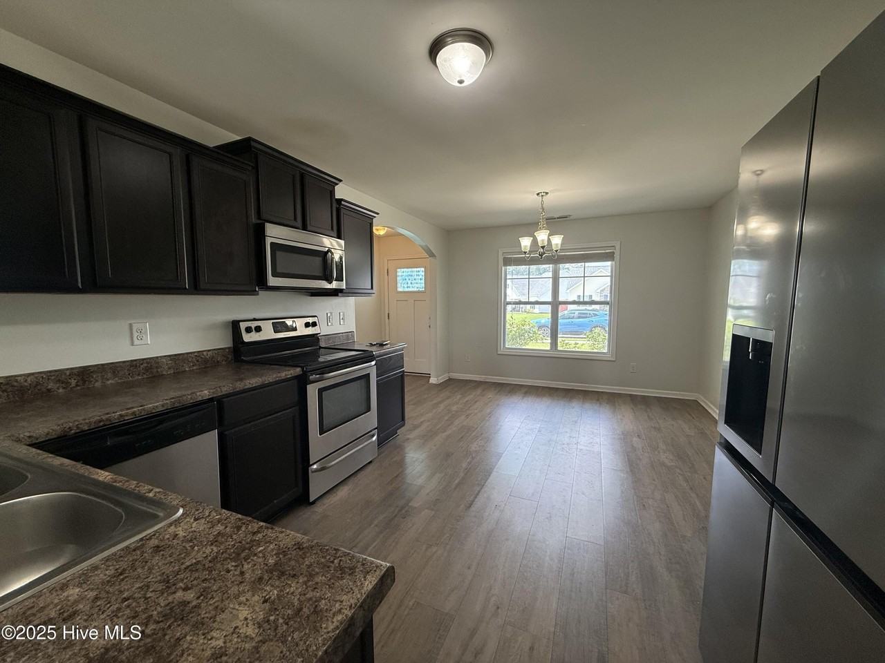 100 Stonewater Ln - Photo 5 of 32