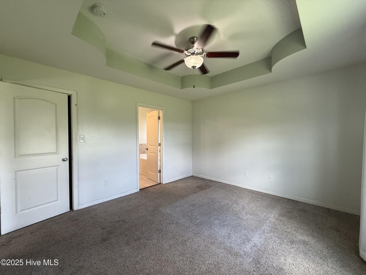 100 Stonewater Ln - Photo 7 of 32