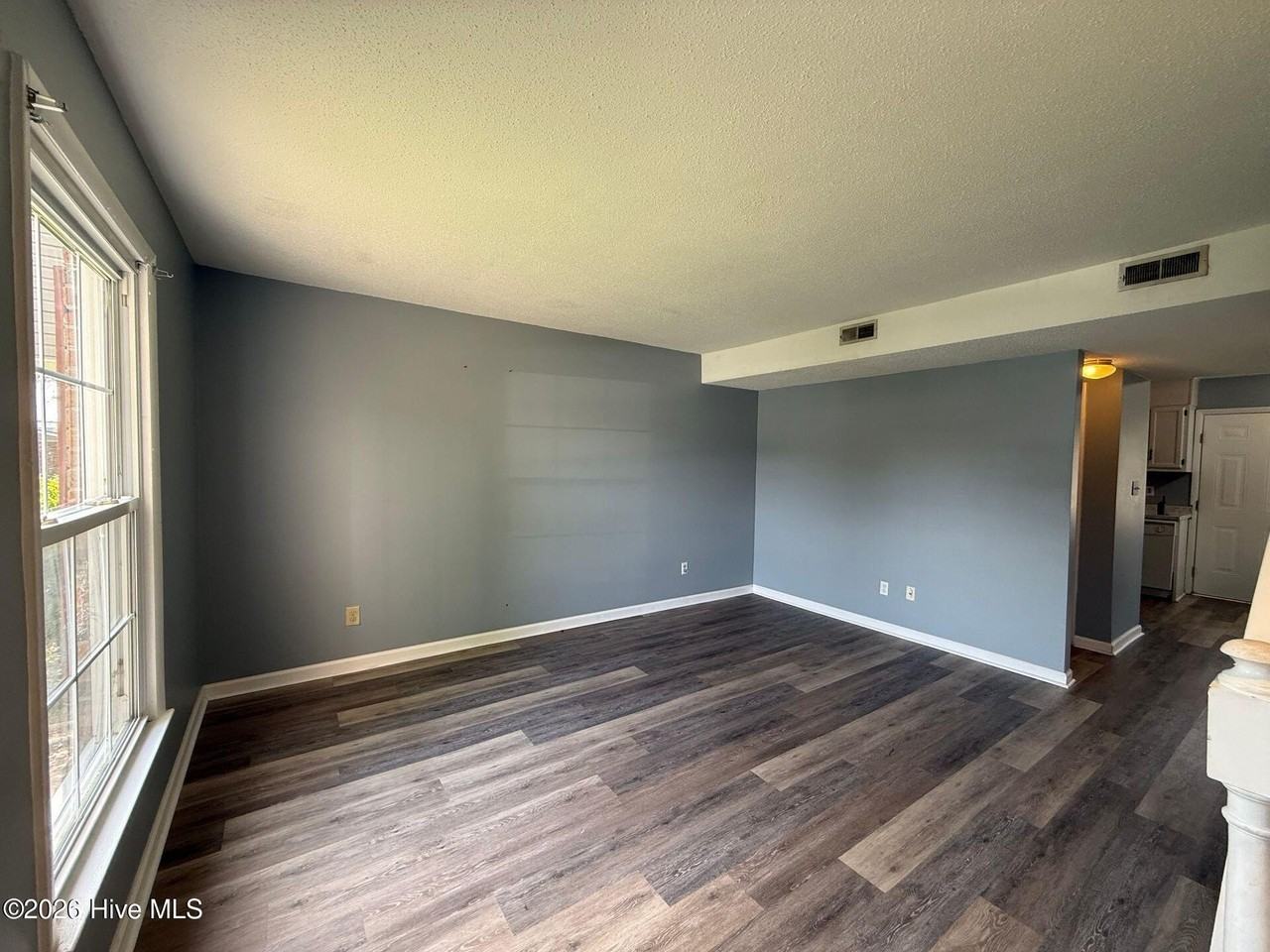 141 King George Ct - Photo 2 of 8