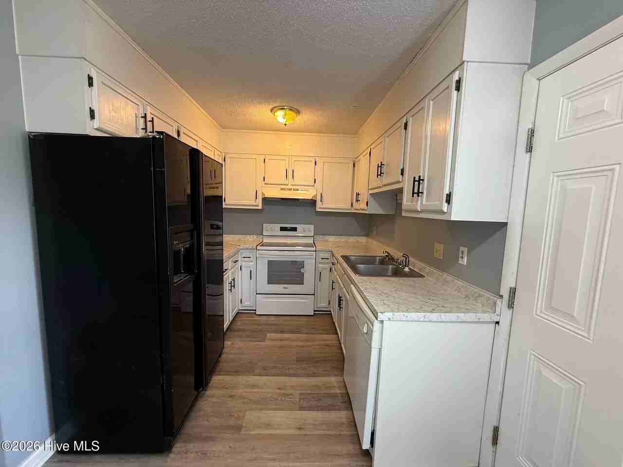 141 King George Ct - Photo 3 of 8