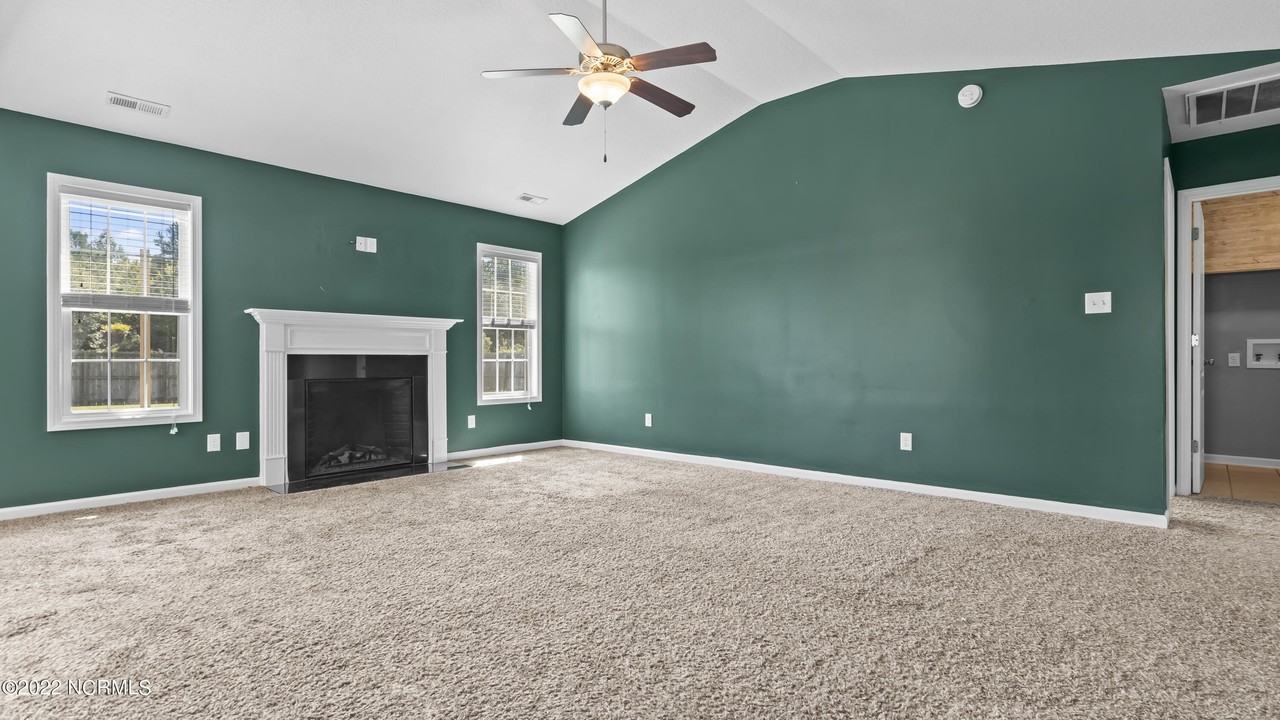 137 Cavalier Dr - Photo 6 of 30