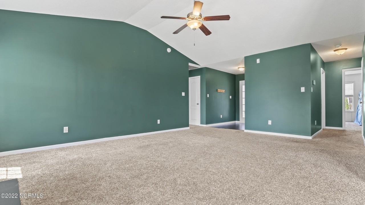 137 Cavalier Dr - Photo 7 of 30