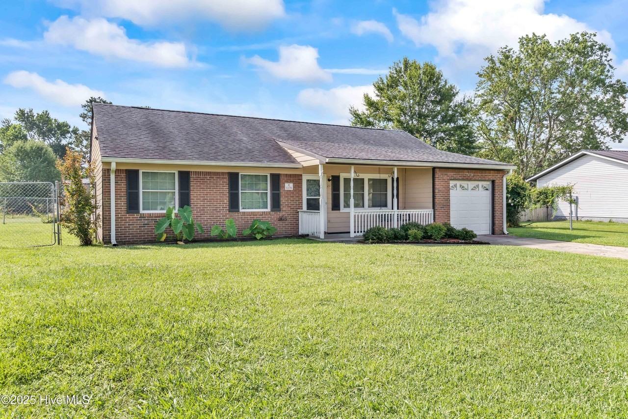 211 Dennis Rd - Photo 2 of 27