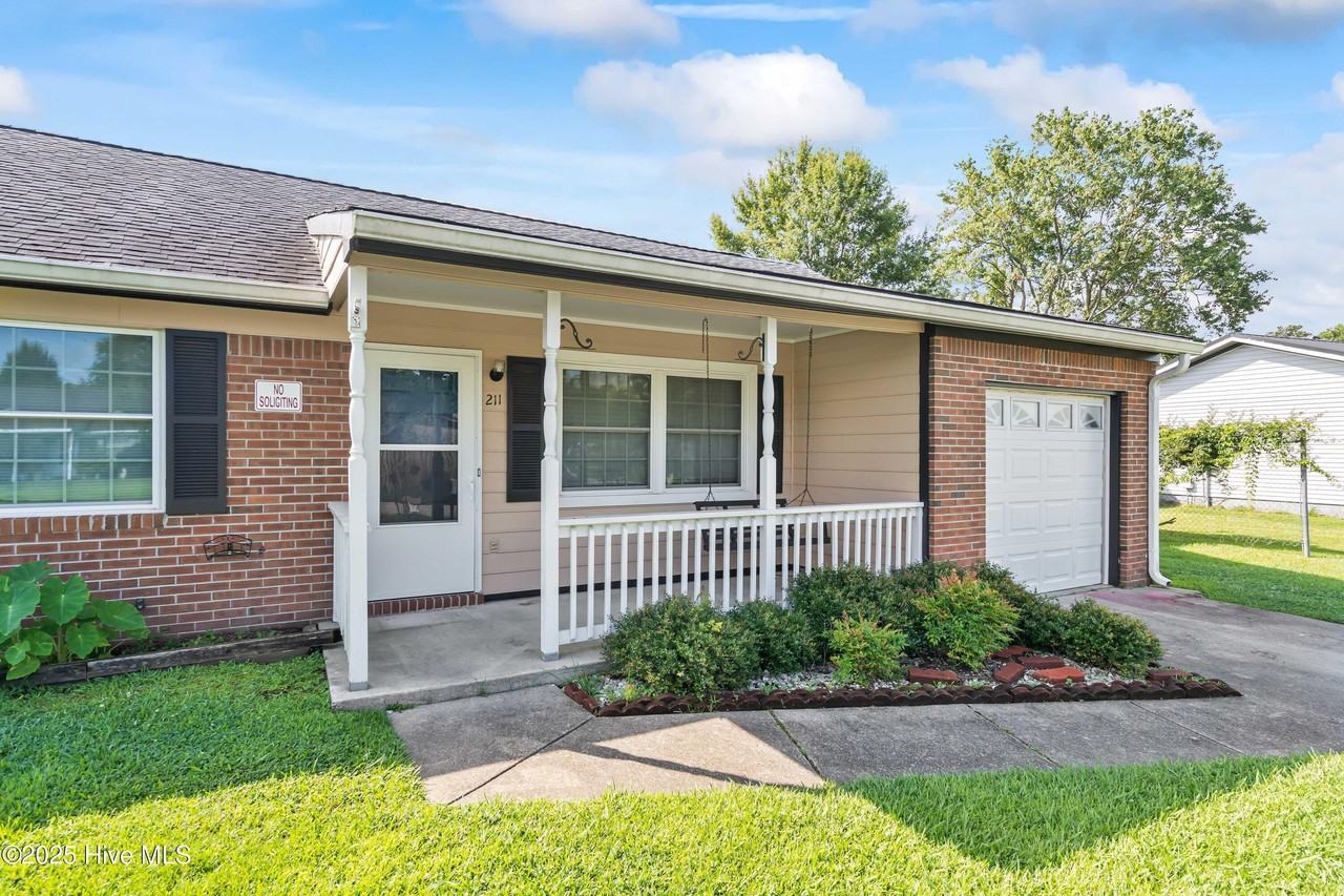 211 Dennis Rd - Photo 3 of 27