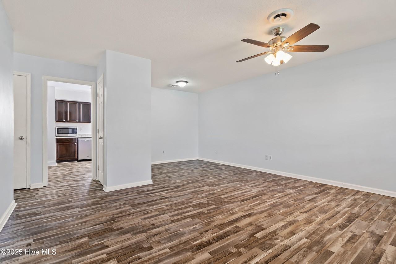 211 Dennis Rd - Photo 4 of 27