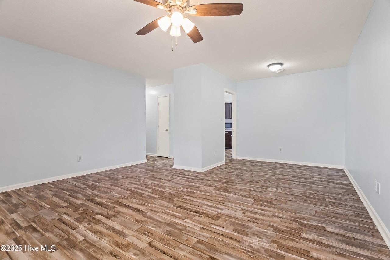 211 Dennis Rd - Photo 5 of 27