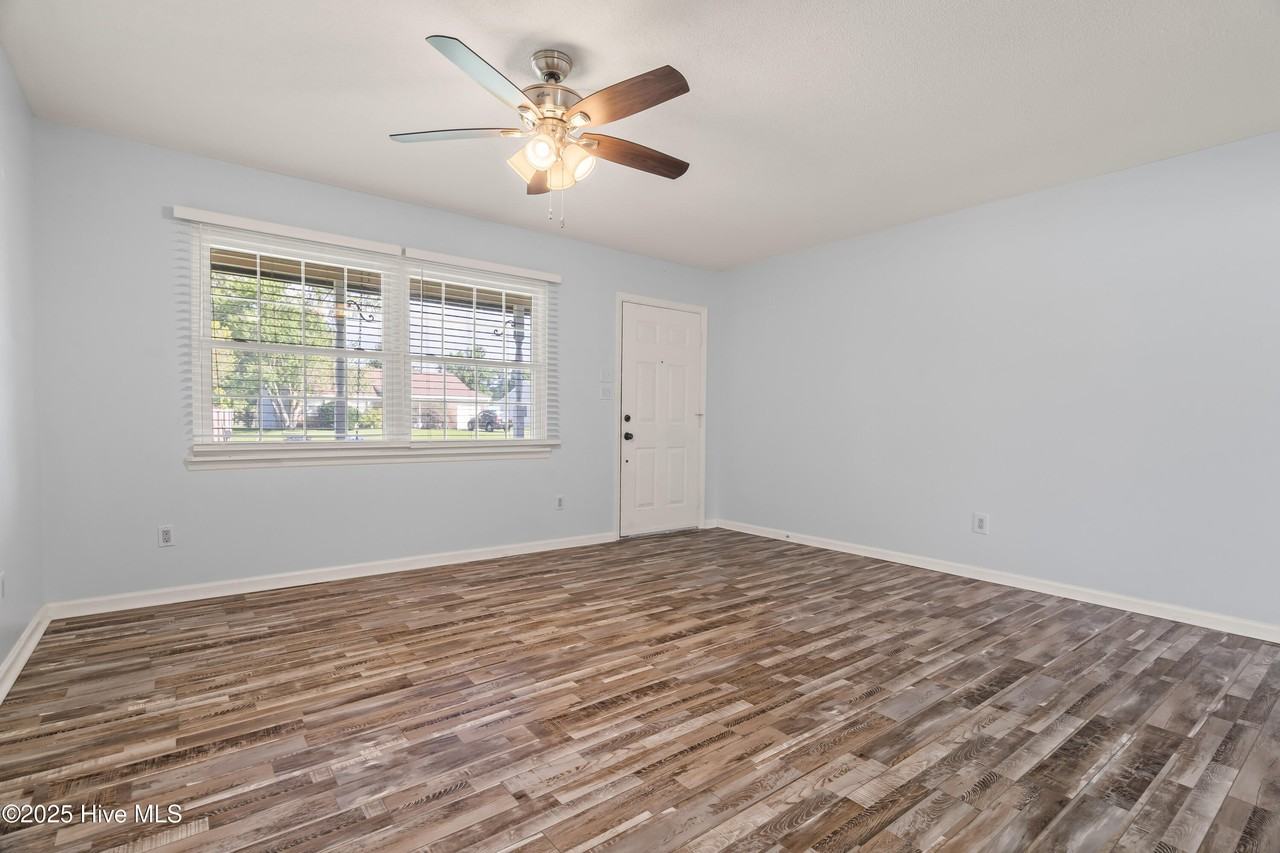 211 Dennis Rd - Photo 6 of 27